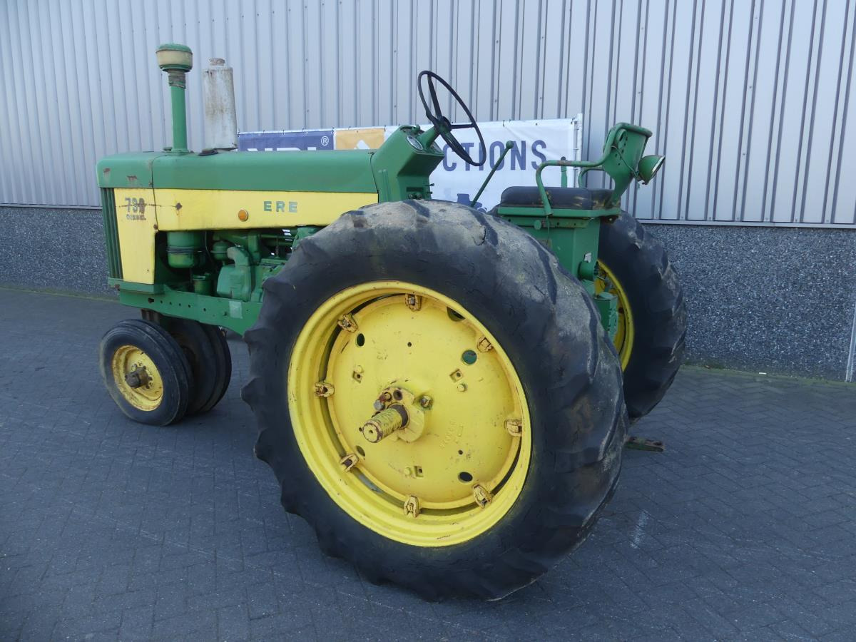 John-Deere 730 - Farm tractor: picture 5 John-Deere 730 - Farm tractor: picture 5