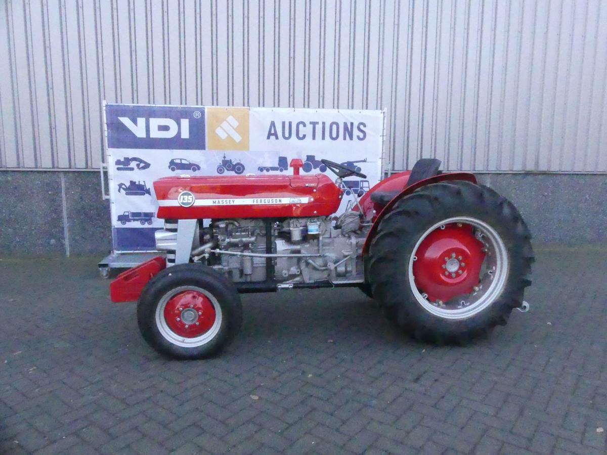 Massey-Ferguson 135 Vinyard - Farm tractor: picture 2 Massey-Ferguson 135 Vinyard - Farm tractor: picture 2