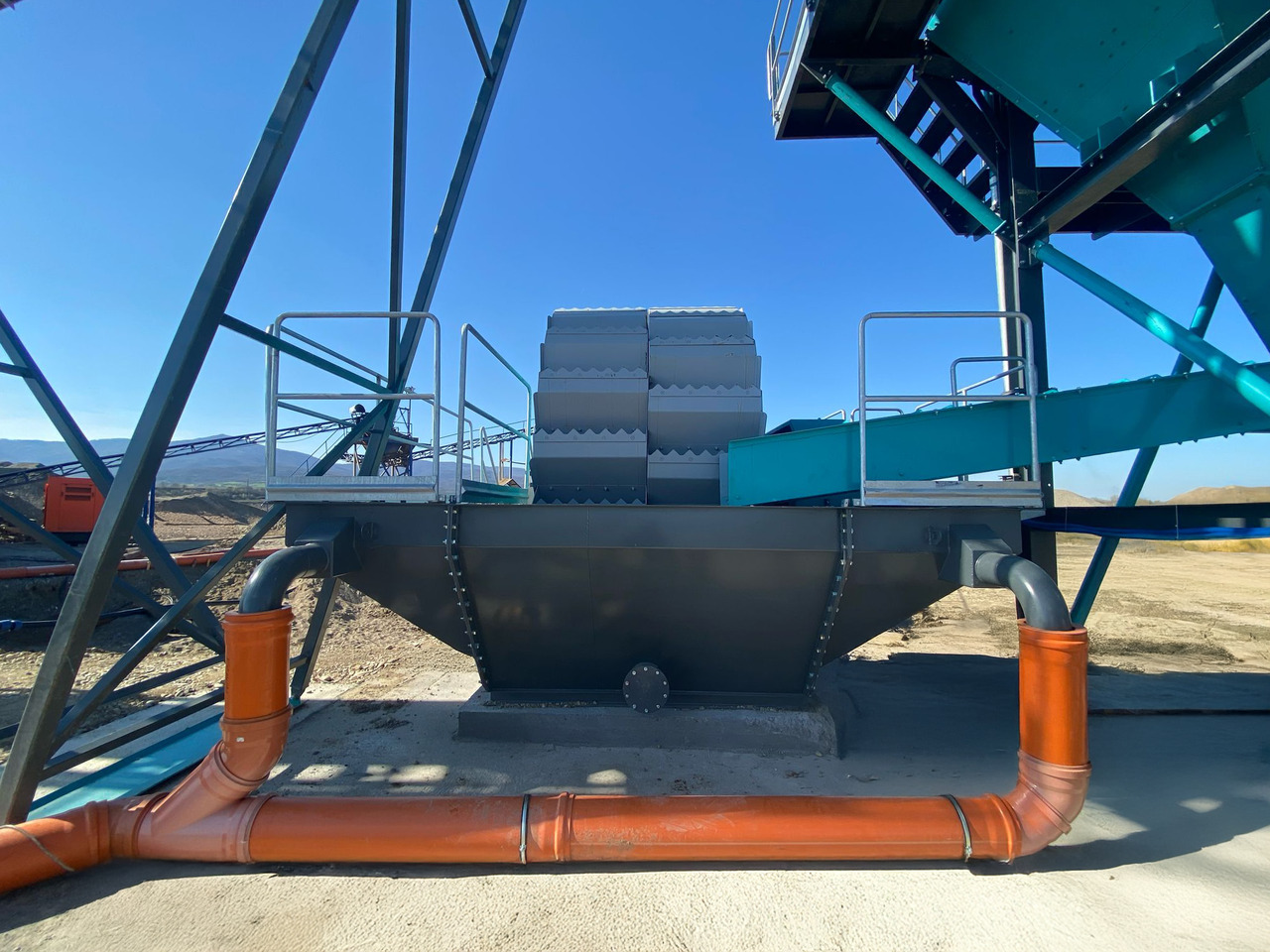 Constmach Wheeled Bucket Sand Washing Machine - Screener: picture 1 Constmach Wheeled Bucket Sand Washing Machine - Screener: picture 1