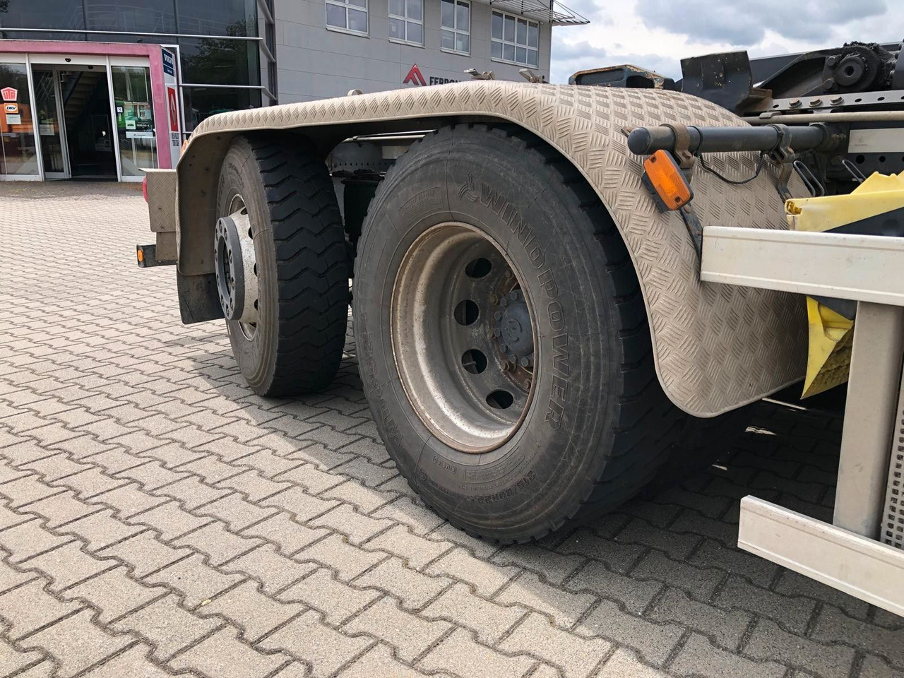 Iveco X-Way 480 Intarder*AHK*Lenk/LiftAchse*Meiller - Hook lift truck: picture 2 Iveco X-Way 480 Intarder*AHK*Lenk/LiftAchse*Meiller - Hook lift truck: picture 2