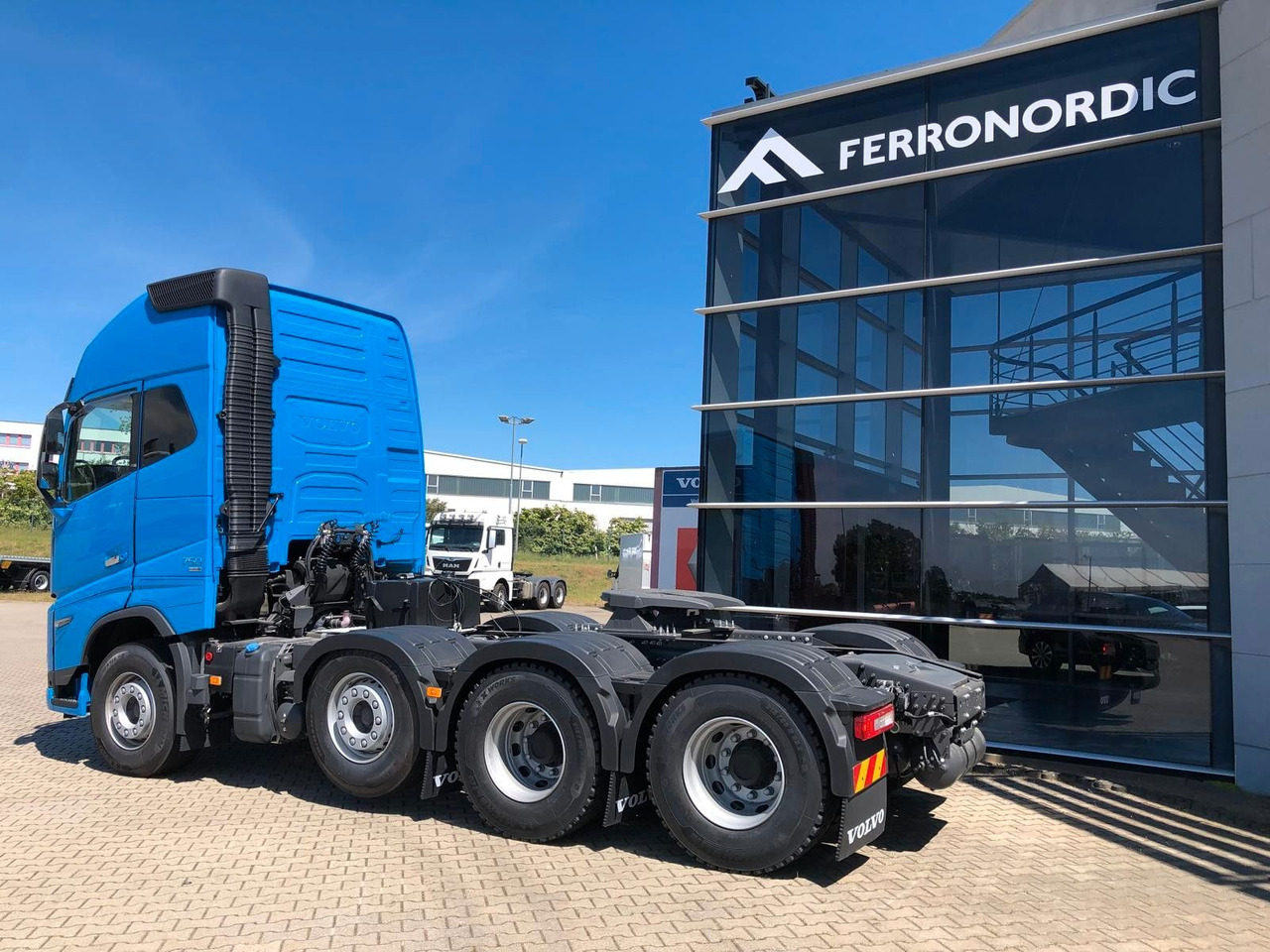 Volvo FH16 750 XL 8x4 Tridem*100T*Kriechgänge*Retarder Volvo FH16 750 XL 8x4 Tridem*100T*Kriechgänge*Retarder - Tractor unit: picture 4 Volvo FH16 750 XL 8x4 Tridem*100T*Kriechgänge*Retarder Volvo FH16 750 XL 8x4 Tridem*100T*Kriechgänge*Retarder - Tractor unit: picture 4