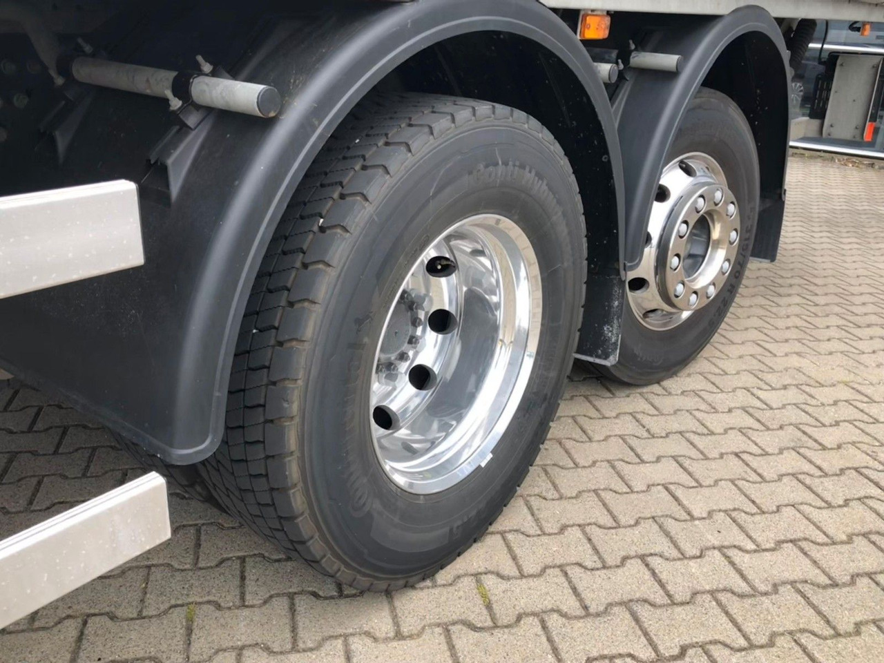 Volvo FE 350 26T 6x2 Lenkachse*ALU*LBW*EDSCHA - Curtainsider truck: picture 5 Volvo FE 350 26T 6x2 Lenkachse*ALU*LBW*EDSCHA - Curtainsider truck: picture 5