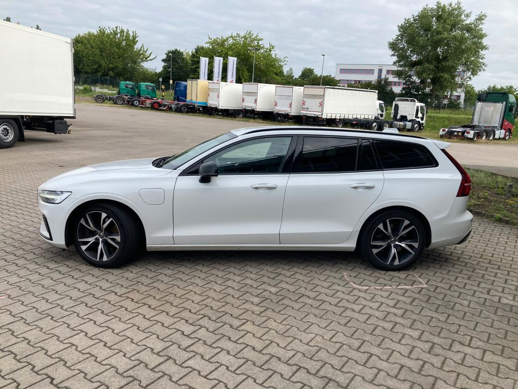 Volvo V60 T6 AWD R-Design Expression Recharge Plug-In Volvo V60 T6 AWD R-Design Expression Recharge Plug-In - Estate car: picture 2 Volvo V60 T6 AWD R-Design Expression Recharge Plug-In Volvo V60 T6 AWD R-Design Expression Recharge Plug-In - Estate car: picture 2
