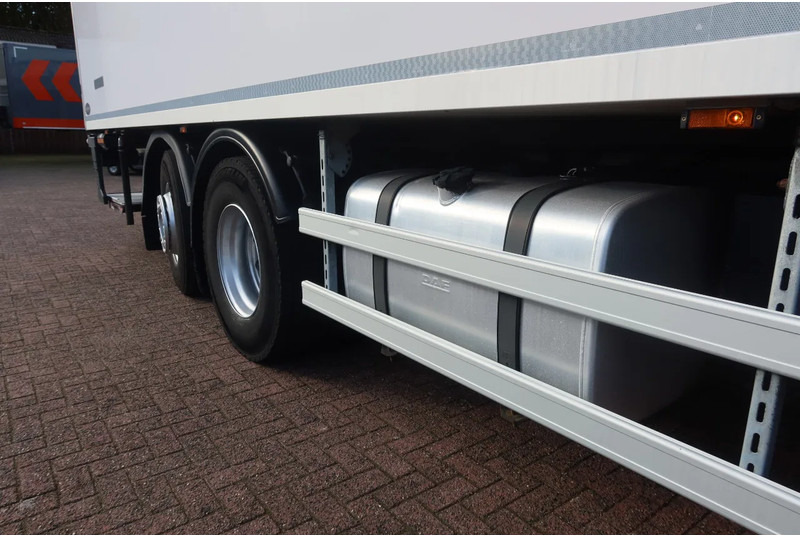 Refrigerator truck DAF CF 450 8x2 Koel/Vries Carrier Supra 1150 Diesel/Electric FRC 10/2027: picture 19 Refrigerator truck DAF CF 450 8x2 Koel/Vries Carrier Supra 1150 Diesel/Electric FRC 10/2027: picture 19
