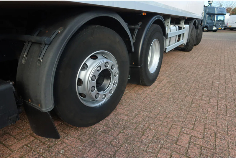 Refrigerator truck DAF CF 450 8x2 Koel/Vries Carrier Supra 1150 Diesel/Electric FRC 10/2027: picture 18 Refrigerator truck DAF CF 450 8x2 Koel/Vries Carrier Supra 1150 Diesel/Electric FRC 10/2027: picture 18