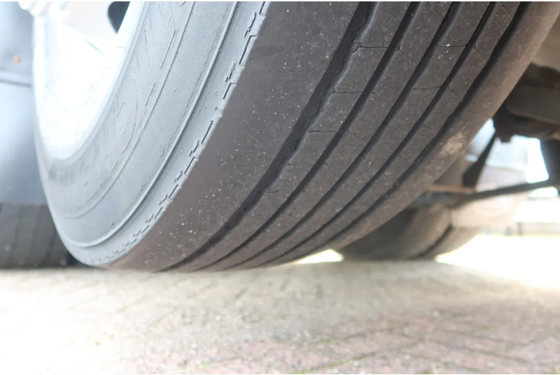 Refrigerator truck DAF CF 450 8x2 Koel/Vries Carrier Supra 1150 Diesel/Electric FRC 10/2027: picture 17 Refrigerator truck DAF CF 450 8x2 Koel/Vries Carrier Supra 1150 Diesel/Electric FRC 10/2027: picture 17