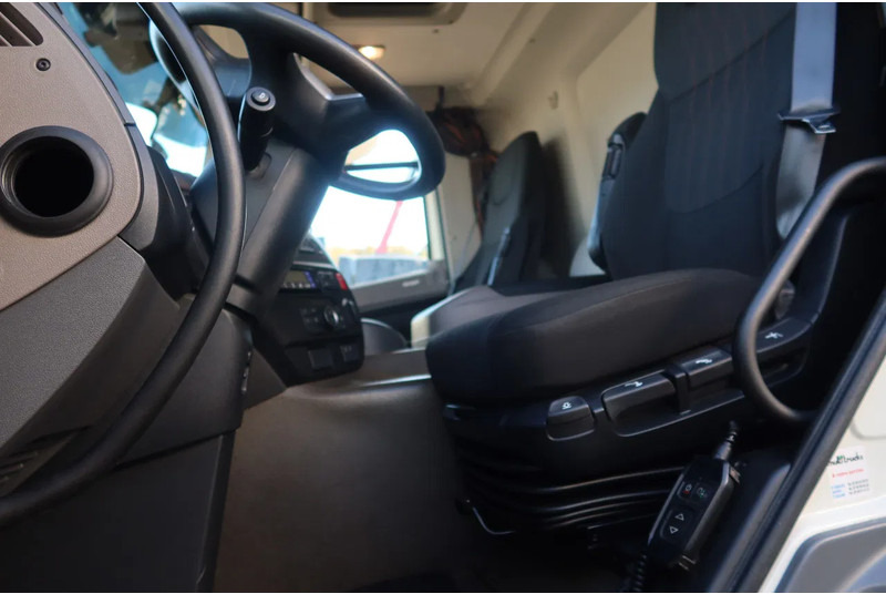 Refrigerator truck DAF CF 450 8x2 Koel/Vries Carrier Supra 1150 Diesel/Electric FRC 10/2027: picture 6 Refrigerator truck DAF CF 450 8x2 Koel/Vries Carrier Supra 1150 Diesel/Electric FRC 10/2027: picture 6