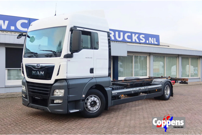 MAN TGX 18 .340 4x2 Full air Chassis, twist locks - Cab chassis truck: picture 1 MAN TGX 18 .340 4x2 Full air Chassis, twist locks - Cab chassis truck: picture 1