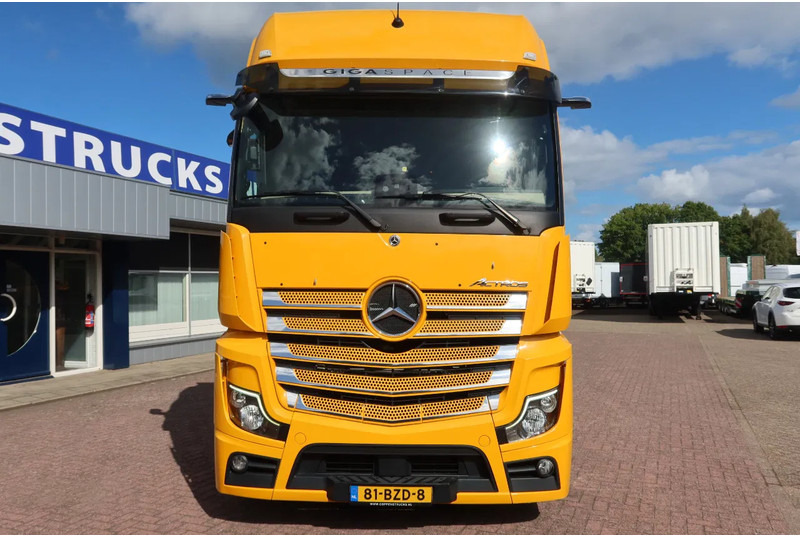 Container transporter/ Swap body truck Mercedes-Benz Actros 2642 LL Giga Space Wisselbare opbouw/chassis cabine + lift as: picture 9
