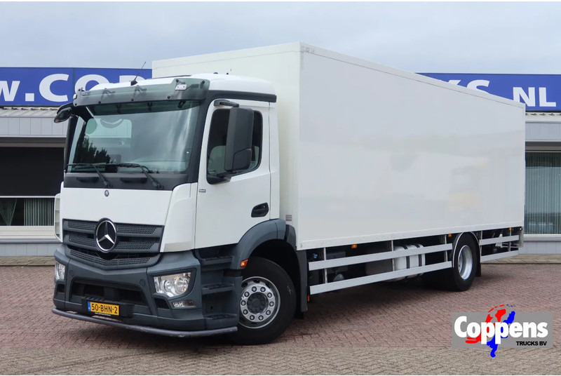 Mercedes-Benz Antos 1924 LL Bakwagen + laadklep 2500 kg - Box truck: picture 1 Mercedes-Benz Antos 1924 LL Bakwagen + laadklep 2500 kg - Box truck: picture 1