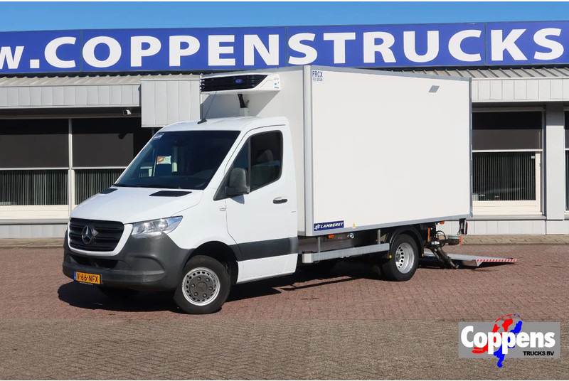 Mercedes-Benz Sprinter 516 CDI Koel/Vries + Dhollandia Klep 750 kg Carrier 300 Xarios Dag + nacht 220 Volt - Refrigerated van: picture 1 Mercedes-Benz Sprinter 516 CDI Koel/Vries + Dhollandia Klep 750 kg Carrier 300 Xarios Dag + nacht 220 Volt - Refrigerated van: picture 1