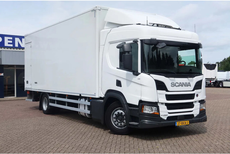 Scania P250 4x2 Geïsoleerde Bakwagen + Dhollandia klep 2000 kg + slaapcabine - Box truck: picture 2 Scania P250 4x2 Geïsoleerde Bakwagen + Dhollandia klep 2000 kg + slaapcabine - Box truck: picture 2