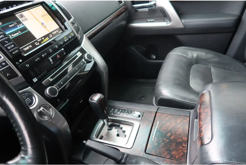 Toyota Land Cruiser V8 200 V8. 4.5D Executive. 7 Persoons. Luchtvering. Marge voertuig - Car: picture 5 Toyota Land Cruiser V8 200 V8. 4.5D Executive. 7 Persoons. Luchtvering. Marge voertuig - Car: picture 5