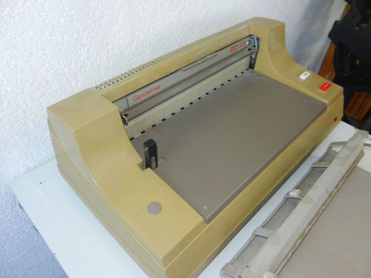 Gestetner 220 - Binding machine: picture 4 Gestetner 220 - Binding machine: picture 4