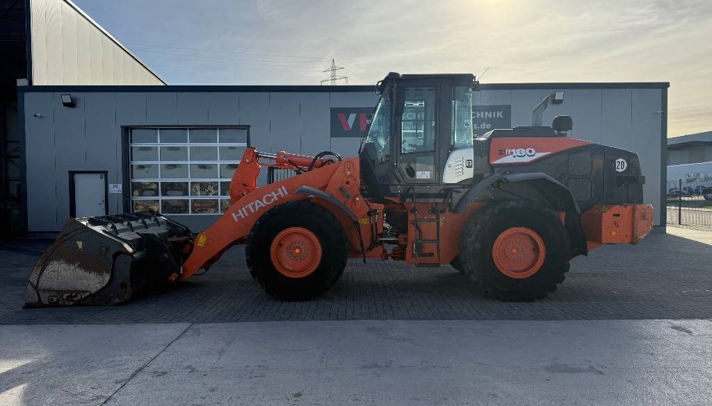 Hitachi ZW 180-6 - Wheel loader: picture 2 Hitachi ZW 180-6 - Wheel loader: picture 2
