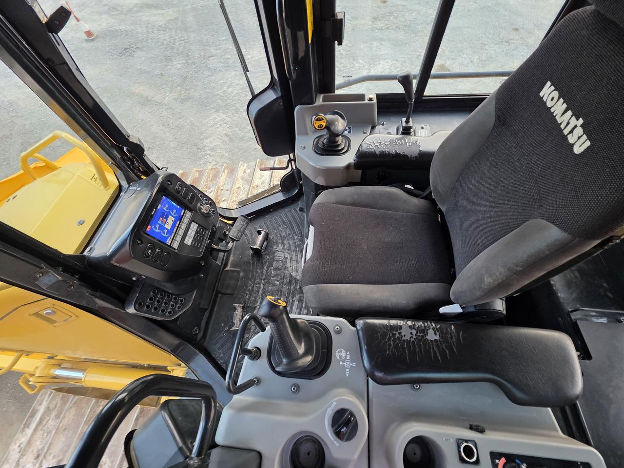 Bulldozer KOMATSU D61PX-24: picture 8