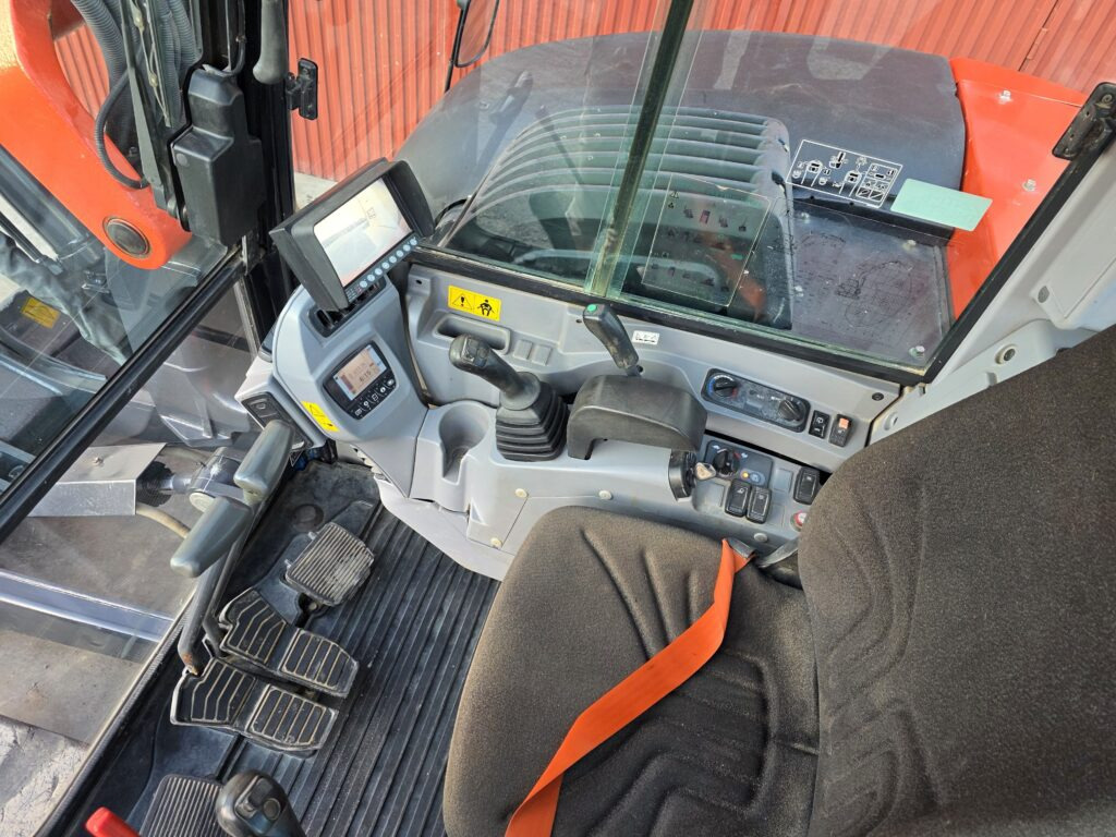Mini excavator KUBOTA KX080-4A2: picture 7