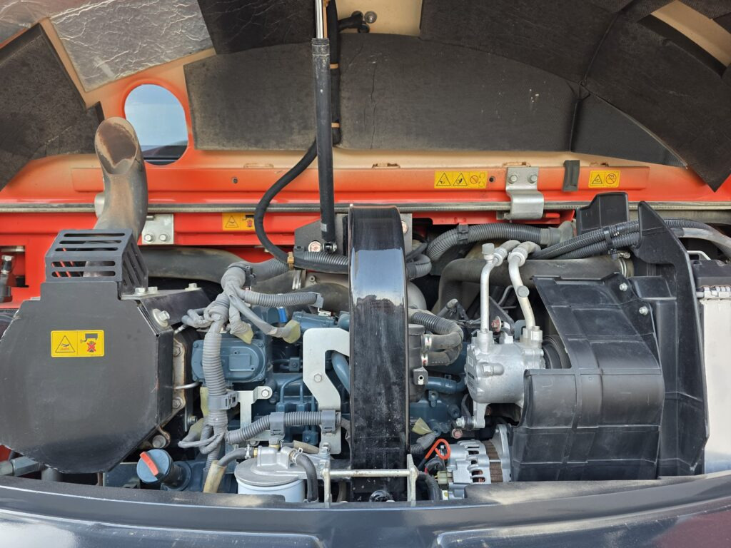 Mini excavator KUBOTA KX080-4A2: picture 6