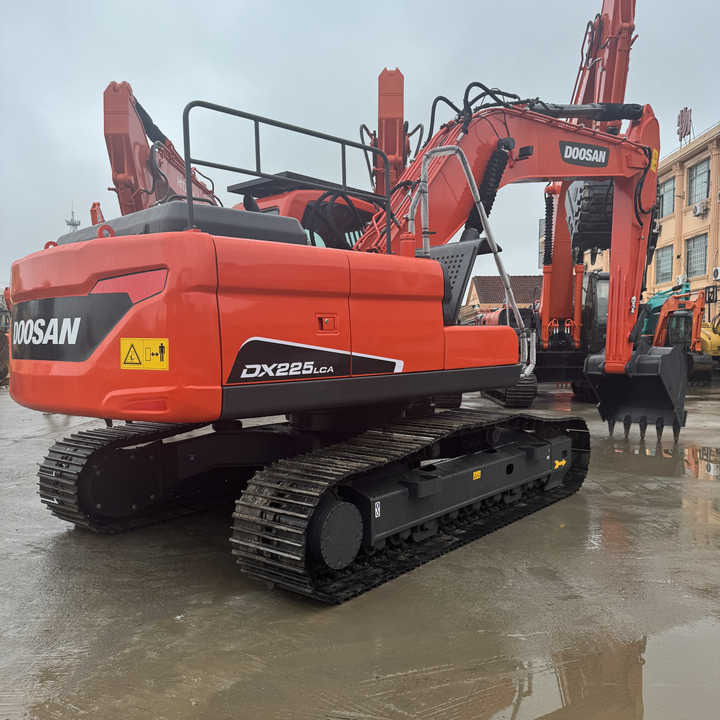 22 Tons Excavator Original Doosan Dx225LCA Crawler Digger Secondhand Used Good Condition Doosan Hydraulic Excavator on Sale - Crawler excavator: picture 1 22 Tons Excavator Original Doosan Dx225LCA Crawler Digger Secondhand Used Good Condition Doosan Hydraulic Excavator on Sale - Crawler excavator: picture 1