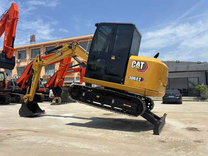 6 Ton Used Cat 305.5 306 307e 308 Crawler Excavator Mini Caterpillar 305.5 E2 for Sale China Cat305.5 Cat305.5e2 Low Price - Excavator: picture 4 6 Ton Used Cat 305.5 306 307e 308 Crawler Excavator Mini Caterpillar 305.5 E2 for Sale China Cat305.5 Cat305.5e2 Low Price - Excavator: picture 4