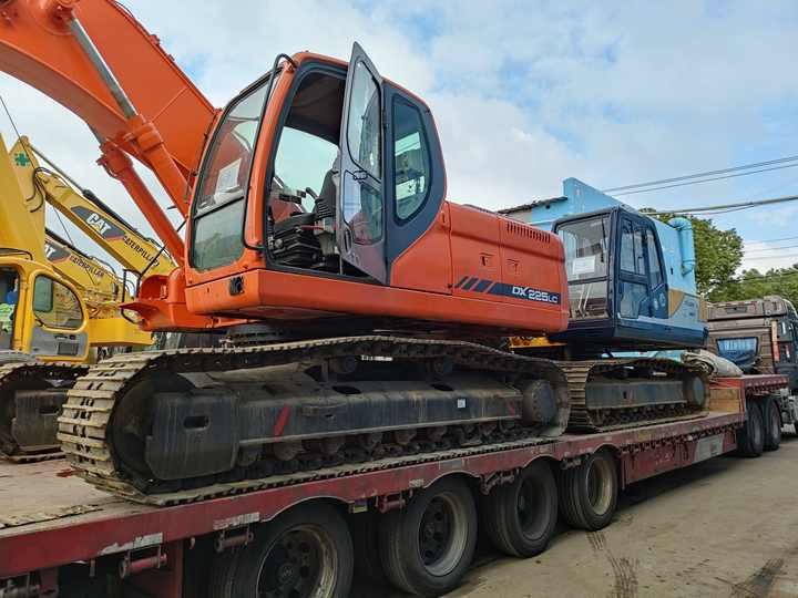 Awesome Performance Korea Imported Small Scale Used Doosan Dh60 Excavator in Shanghai - Crawler excavator: picture 2 Awesome Performance Korea Imported Small Scale Used Doosan Dh60 Excavator in Shanghai - Crawler excavator: picture 2