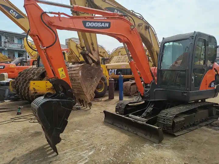 Doosan DX60 Mini Wheel Excavator for Sale Provided Korea Good Construction Original Korea Doosan Engine 6 T,6 Ton in stock - Crawler excavator: picture 5 Doosan DX60 Mini Wheel Excavator for Sale Provided Korea Good Construction Original Korea Doosan Engine 6 T,6 Ton in stock - Crawler excavator: picture 5