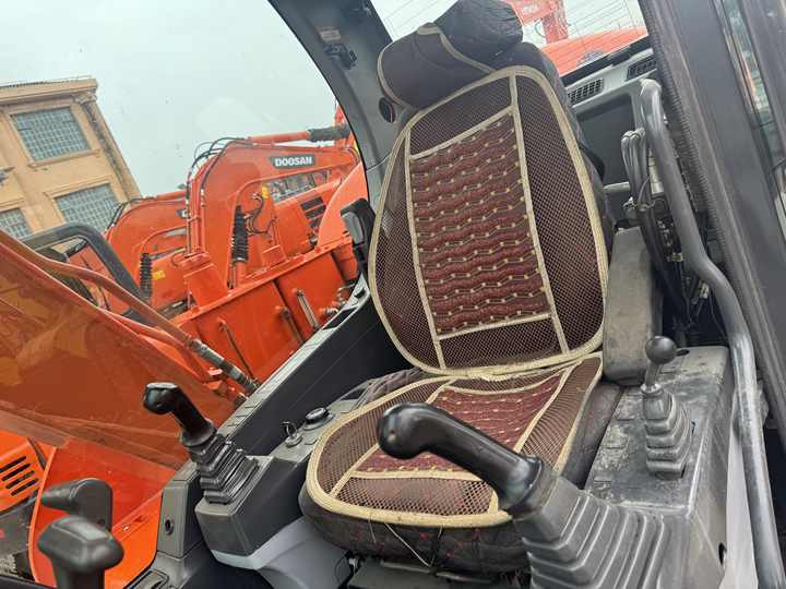 Doosan DX75-9C Used Excavator Crawler Second Hand Korean Engine DX75-9C Small Digger for Home or Farm - Crawler excavator: picture 5 Doosan DX75-9C Used Excavator Crawler Second Hand Korean Engine DX75-9C Small Digger for Home or Farm - Crawler excavator: picture 5