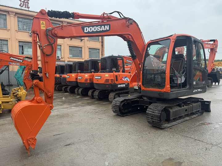 Hot Sale Used Doosan DX75-9C Excavator Doosan 7.5 Ton Crawler Digger Original Equipment - Crawler excavator: picture 2 Hot Sale Used Doosan DX75-9C Excavator Doosan 7.5 Ton Crawler Digger Original Equipment - Crawler excavator: picture 2
