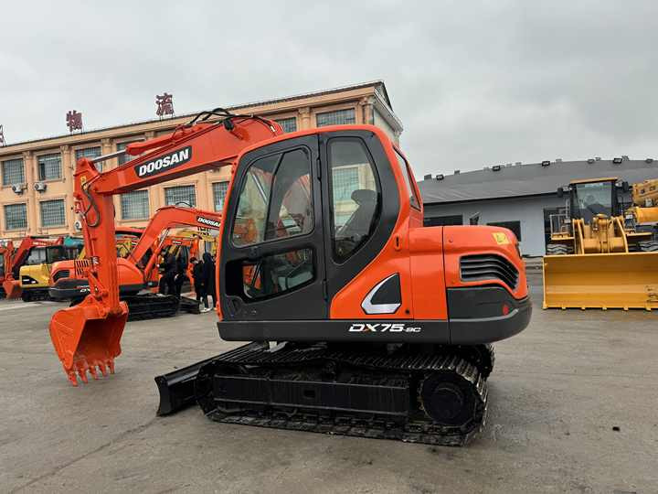 Hot Sale Used Doosan DX75-9C Excavator Doosan 7.5 Ton Crawler Digger Original Equipment - Crawler excavator: picture 2 Hot Sale Used Doosan DX75-9C Excavator Doosan 7.5 Ton Crawler Digger Original Equipment - Crawler excavator: picture 2