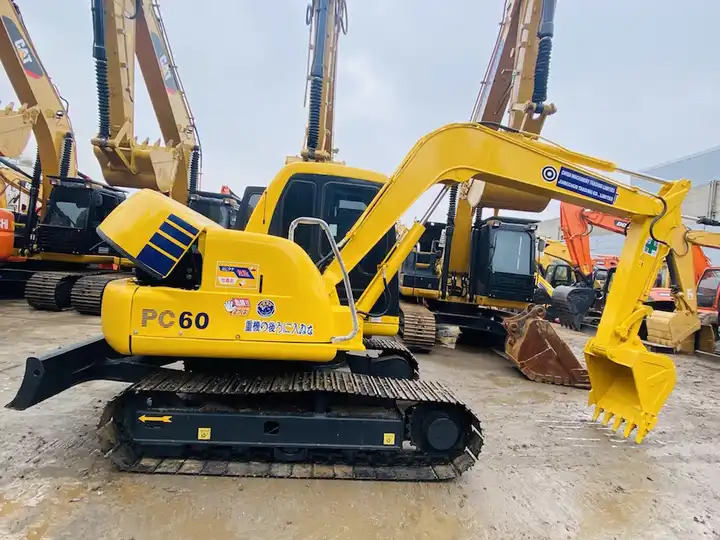 Hot sale Construction equipment Backhoe Used min excavator Komatsu PC60-7 japan hydraulic excavator PC60-7 - Crawler excavator: picture 5 Hot sale Construction equipment Backhoe Used min excavator Komatsu PC60-7 japan hydraulic excavator PC60-7 - Crawler excavator: picture 5