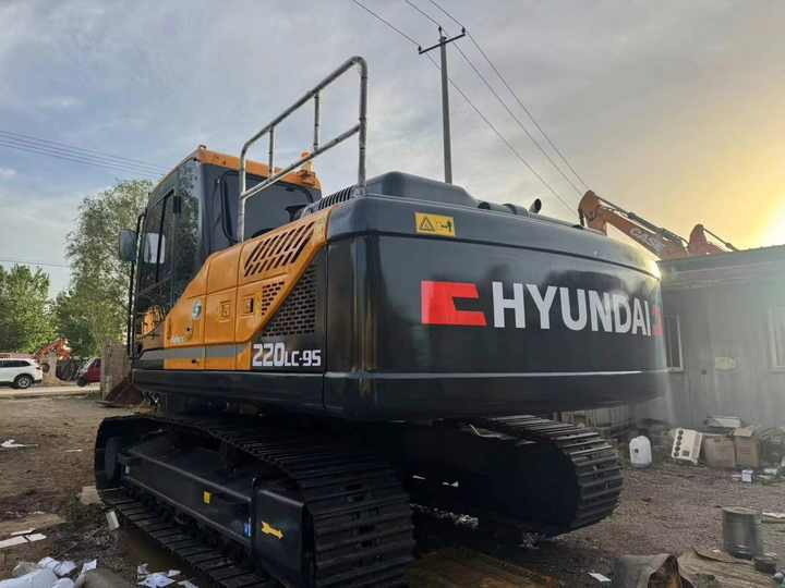 Korea Original Used Hyundai 220LC-9S Excavator Used Robex Hyundai 220 Excavator 220LC-9S Used Excavators for Sale - Excavator: picture 3 Korea Original Used Hyundai 220LC-9S Excavator Used Robex Hyundai 220 Excavator 220LC-9S Used Excavators for Sale - Excavator: picture 3