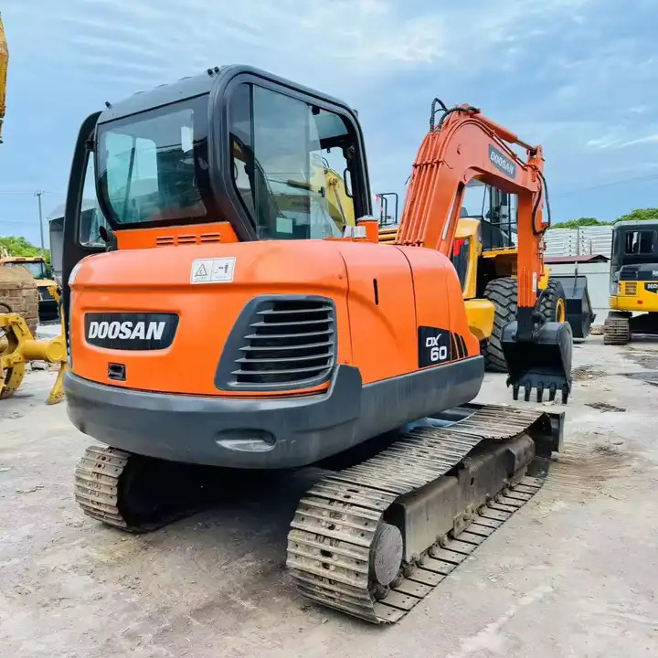 Nice Performance 6t Small Used Excavator,Original Korea Doosan Used Excavators Doosan Dx60 For Sale In Shanghai - Crawler excavator: picture 1 Nice Performance 6t Small Used Excavator,Original Korea Doosan Used Excavators Doosan Dx60 For Sale In Shanghai - Crawler excavator: picture 1