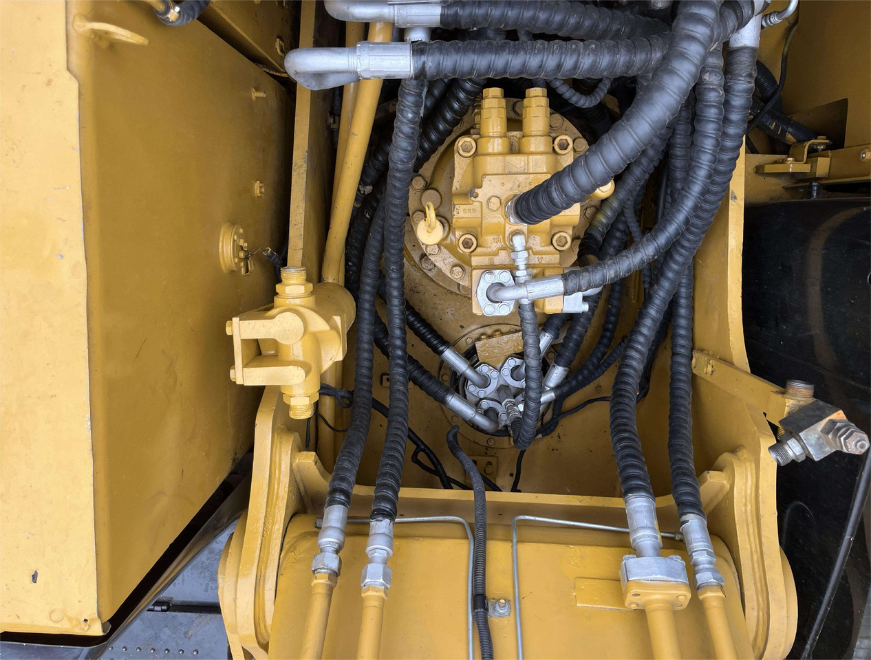 Second Hand Cat Excavator CAT 320D Japan Used Construction Machine 20ton Excavator cat320d - Excavator: picture 4 Second Hand Cat Excavator CAT 320D Japan Used Construction Machine 20ton Excavator cat320d - Excavator: picture 4