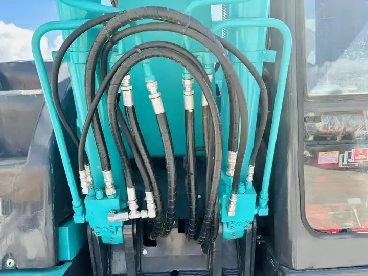 Shorter-tail Hydraulic Excavator Kobelco Sk135sr Sk115sr Japan Surplus Backhoe Excavator Machine In Shanghai - Crawler excavator: picture 5 Shorter-tail Hydraulic Excavator Kobelco Sk135sr Sk115sr Japan Surplus Backhoe Excavator Machine In Shanghai - Crawler excavator: picture 5