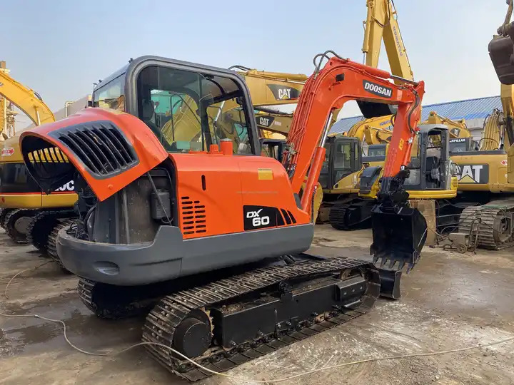 Top Grade In Stock Doosan DX60 Used 6 Ton Hydraulic Crawler Excavator Digger High Quality Factory Price Used 6 Ton - Crawler excavator: picture 4 Top Grade In Stock Doosan DX60 Used 6 Ton Hydraulic Crawler Excavator Digger High Quality Factory Price Used 6 Ton - Crawler excavator: picture 4