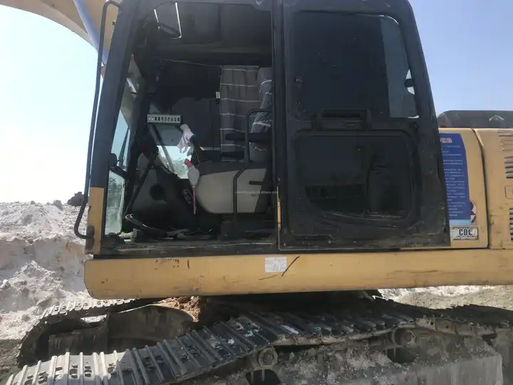 Used Komatsu Pc200-8 Excavator Made In Japan With Bucket Spare Parts Crawler Digger 20ton Second Hand Excavating Machine - Excavator: picture 4 Used Komatsu Pc200-8 Excavator Made In Japan With Bucket Spare Parts Crawler Digger 20ton Second Hand Excavating Machine - Excavator: picture 4