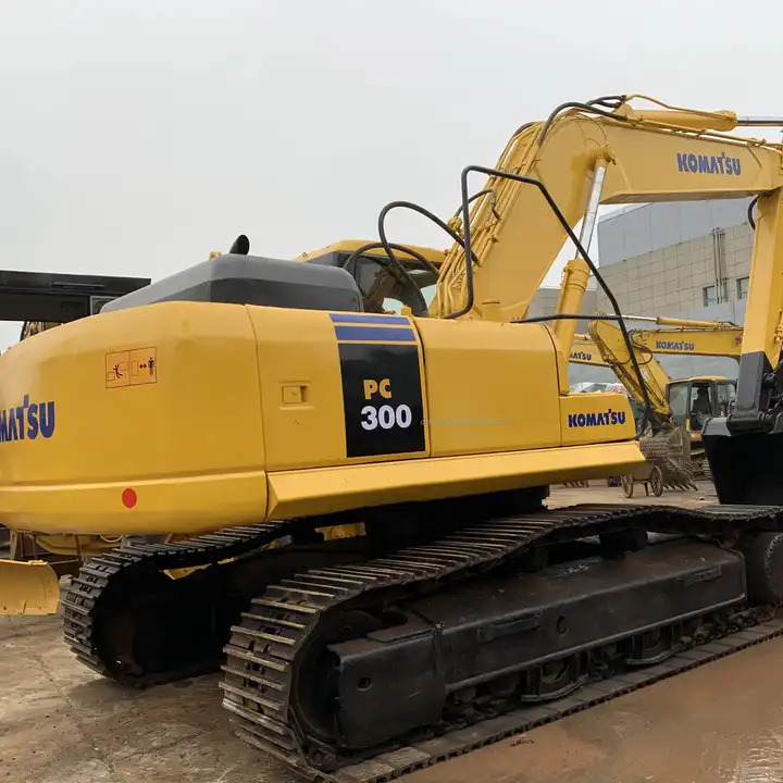 Used Komatsu excavator Pc300-7 in good condition for sale - Crawler excavator: picture 1 Used Komatsu excavator Pc300-7 in good condition for sale - Crawler excavator: picture 1