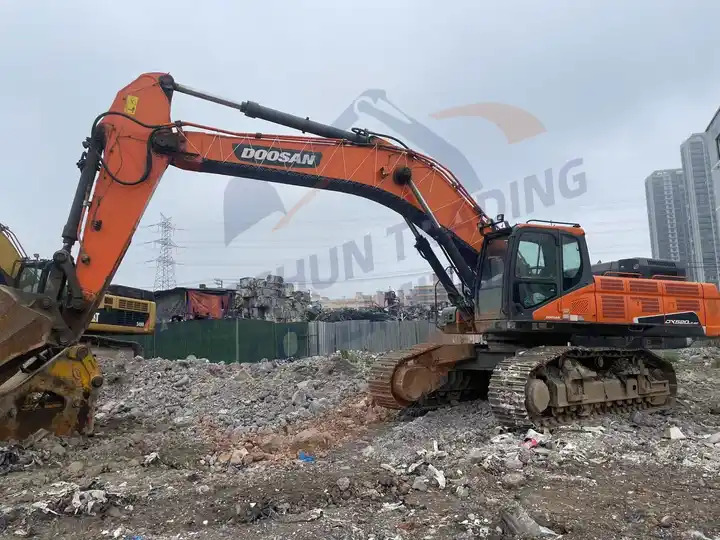 Well-Maintained Used Doosan excavator DX520LC-9C in good condition for sale - Crawler excavator: picture 2 Well-Maintained Used Doosan excavator DX520LC-9C in good condition for sale - Crawler excavator: picture 2