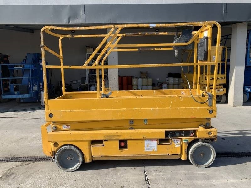 Haulotte Compact 8 - 8m, electric  - Scissor lift: picture 4 Haulotte Compact 8 - 8m, electric  - Scissor lift: picture 4