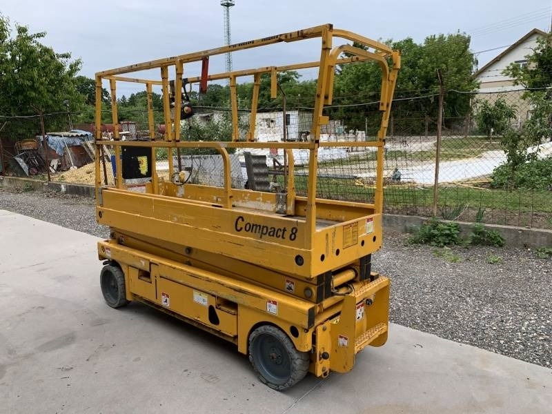 Haulotte Compact 8 - 8m, electric - Scissor lift: picture 1 Haulotte Compact 8 - 8m, electric - Scissor lift: picture 1