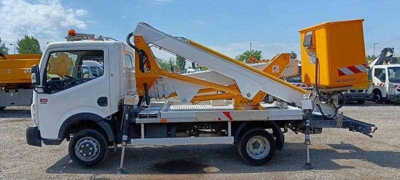 Renault Maxity Multitel MX200 - 20 m - Truck mounted aerial platform: picture 5 Renault Maxity Multitel MX200 - 20 m - Truck mounted aerial platform: picture 5