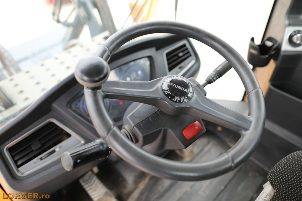 Wheel loader Hyundai HL 955 A: picture 9