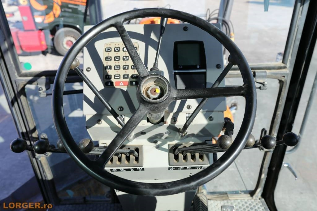 Leasing of New Holland F 156.6 A with 3D GPS System  New Holland F 156.6 A with 3D GPS System: picture 27