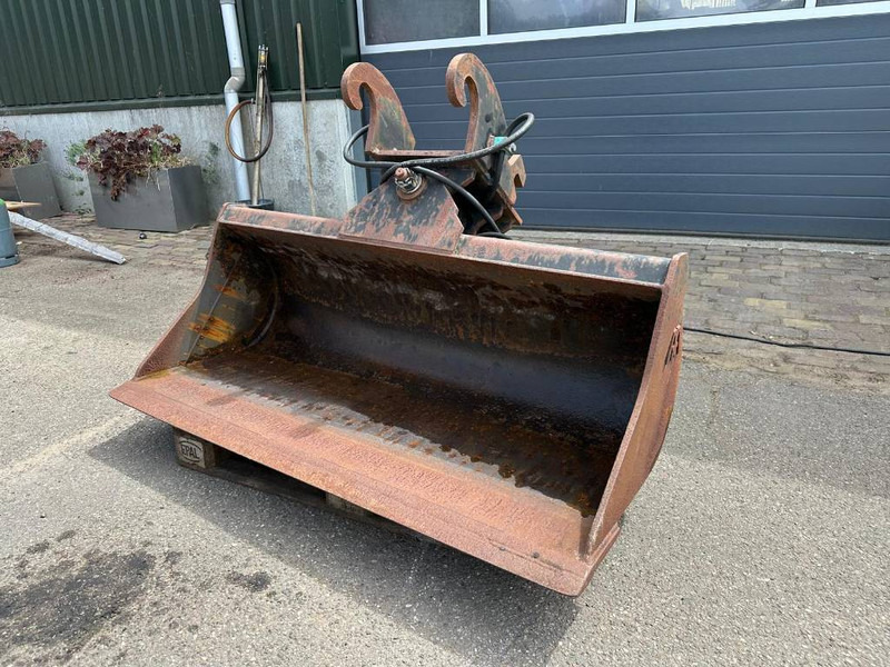 Pladdet CW10 tilt bucket / schwenklöffel / kantelbak graaf - Bucket for Construction machinery: picture 1 Pladdet CW10 tilt bucket / schwenklöffel / kantelbak graaf - Bucket for Construction machinery: picture 1