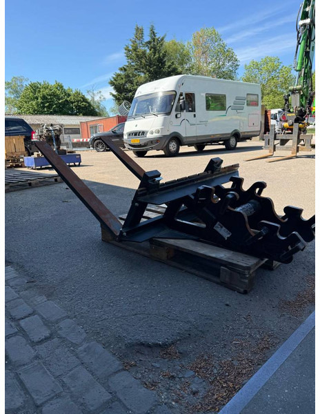 Saes PF-FEM2-110-CW10 palletforks / Palletgabeln / - Forks for Construction machinery: picture 4 Saes PF-FEM2-110-CW10 palletforks / Palletgabeln / - Forks for Construction machinery: picture 4