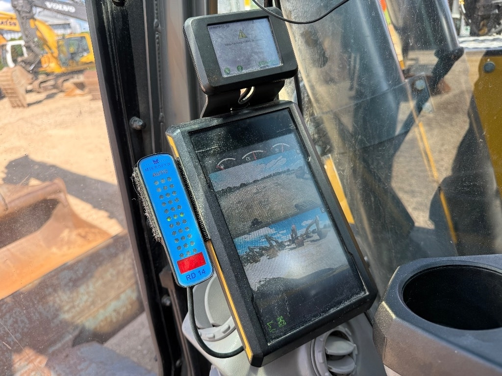 Crawler excavator Volvo ECR 235 EL: picture 27