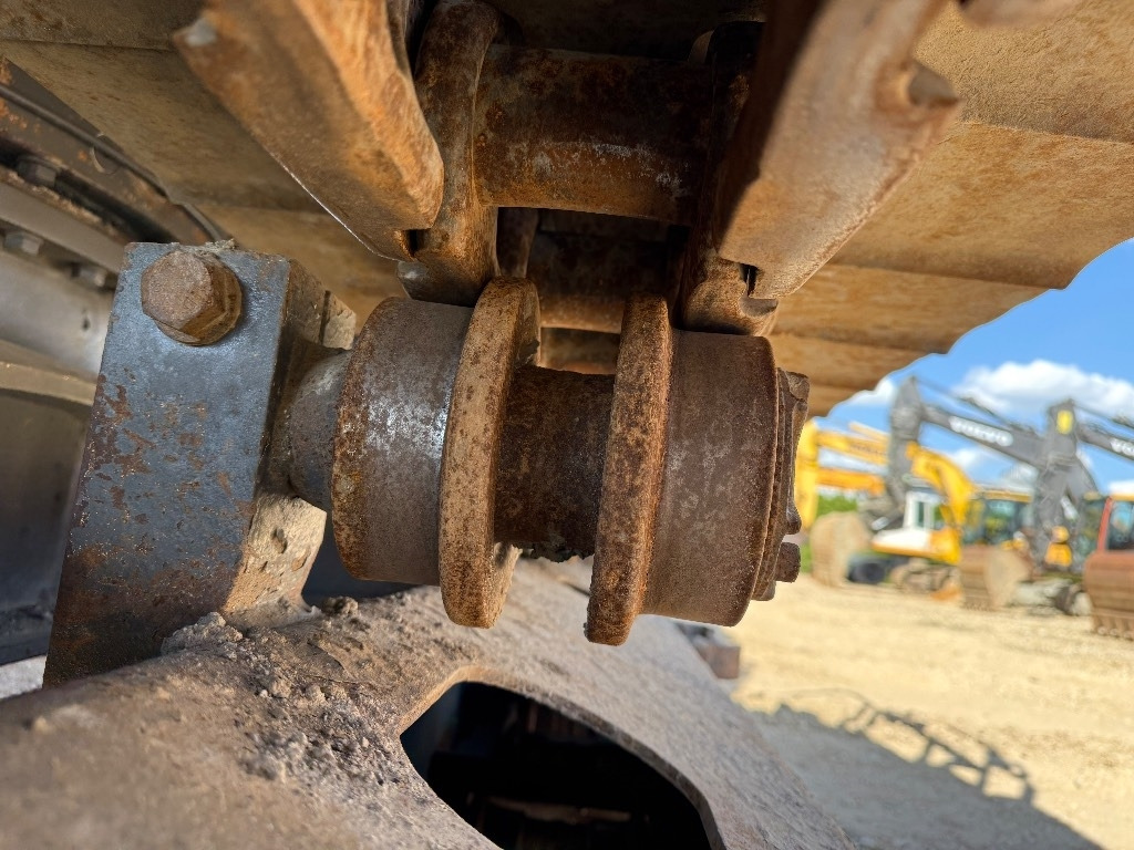Crawler excavator Volvo ECR 235 EL: picture 17