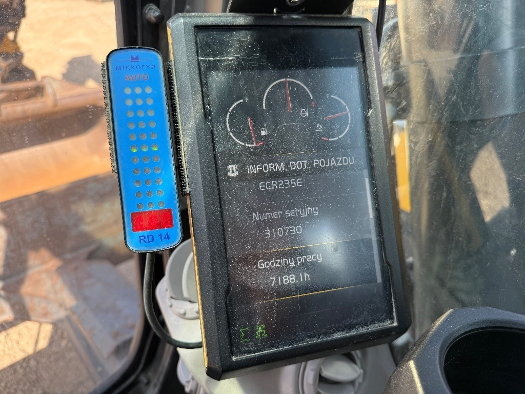 Crawler excavator Volvo ECR 235 EL: picture 30