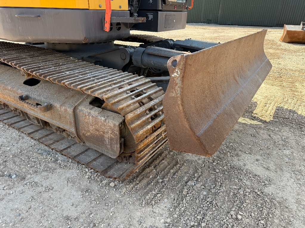 Crawler excavator Volvo ECR 235 EL: picture 10