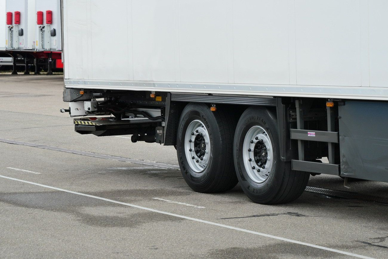 Schmitz Cargobull SKO 18 /BI TEMP / LBW BÄR / FP45 /VECTOR 1950 MT - Refrigerator semi-trailer: picture 5 Schmitz Cargobull SKO 18 /BI TEMP / LBW BÄR / FP45 /VECTOR 1950 MT - Refrigerator semi-trailer: picture 5